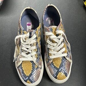 Steve Madden Multicolor Women’s Snakeskin Platform Lace up Sneakers size 8.5